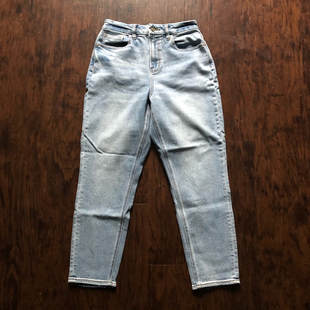 AE Stretch Mom Jeans Size 2 Short